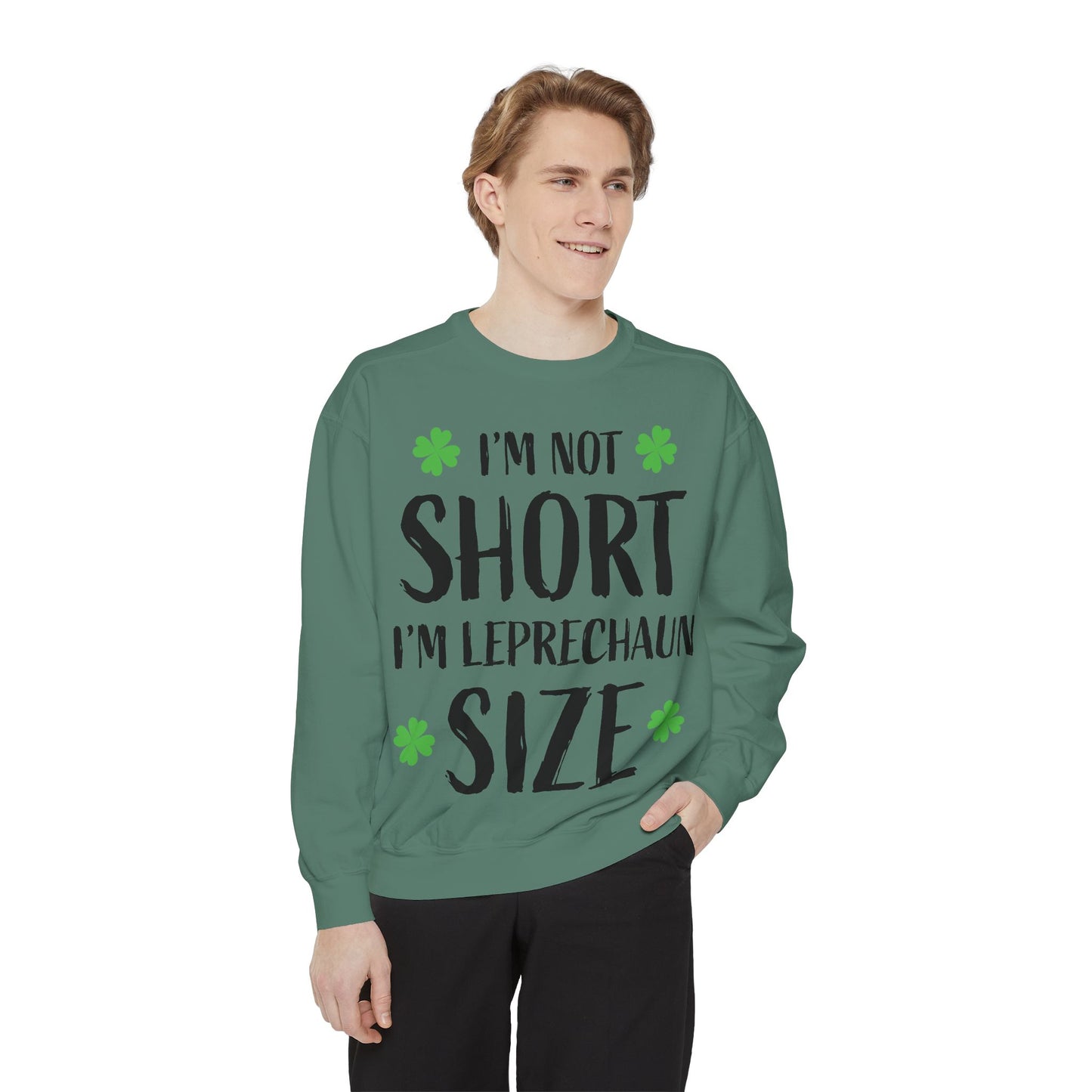 Sweatshirt in Koboldgröße – Unisex, stückgefärbt für Spaß am St. Patrick's Day